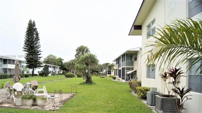 Building Photo - 71 Waltham C