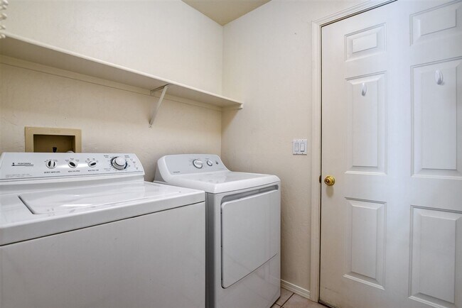 Building Photo - 4261 N Tonopah Dr