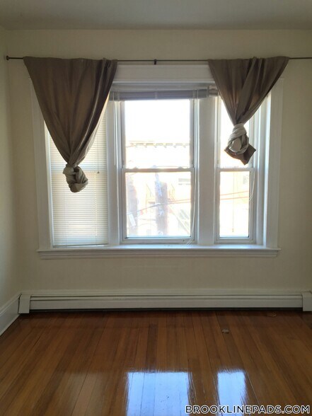 Building Photo - 208 Winthrop Rd