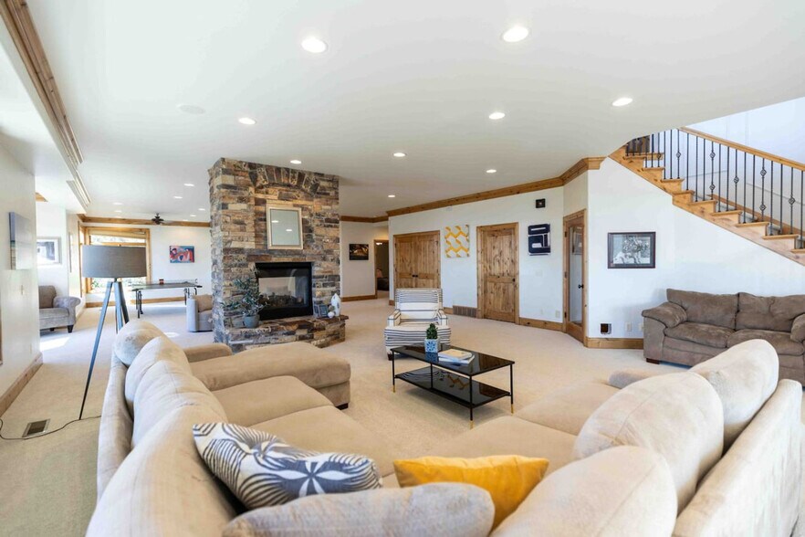 Building Photo - 1859 Bella Vista Dr