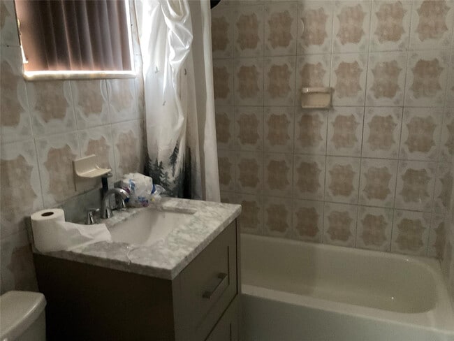 Building Photo - 429 NW 15th Ave