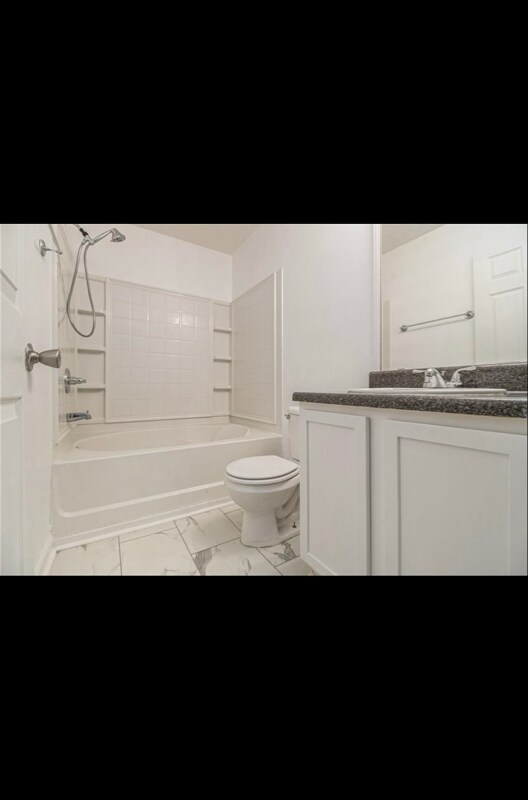 Building Photo - 2418 Piering Dr