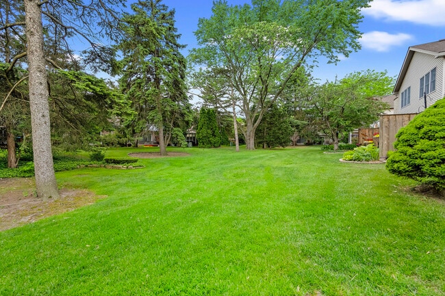 Building Photo - 1015 Claremont Dr