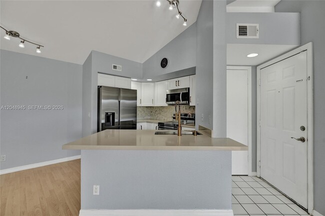 Building Photo - 12760 Vista Isles Dr