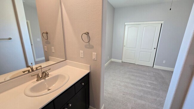 Building Photo - Beautiful two story Spanish springs home