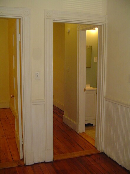 Building Photo - 262 Maverick St