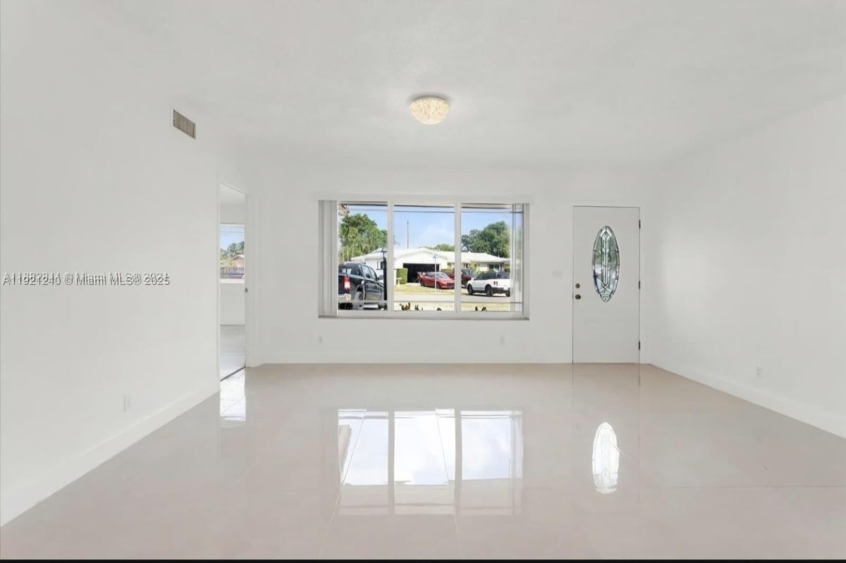 Building Photo - 7160 SW 5th Ct