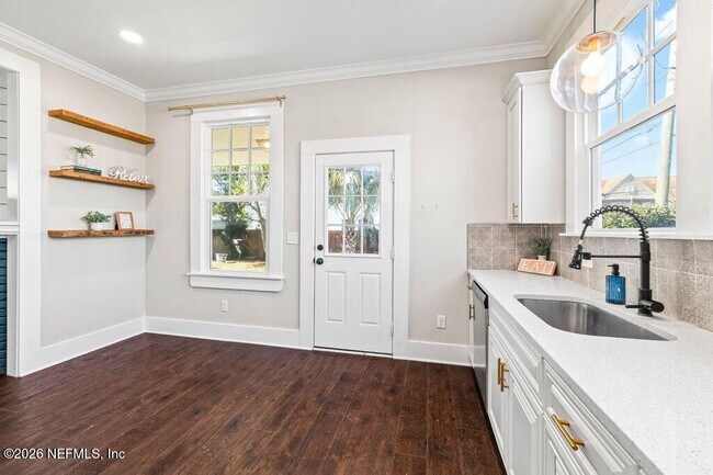 Building Photo - 2843 Oak St