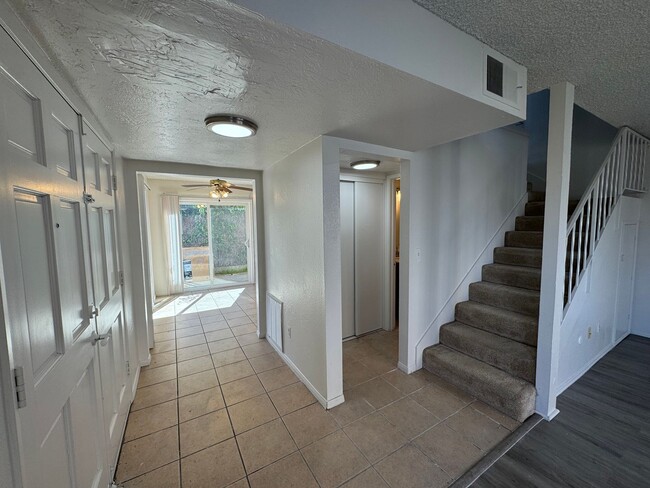 Building Photo - 2 Bedroom Townhouse in El Cajon