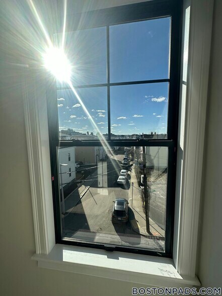 Building Photo - 48 Woodward St