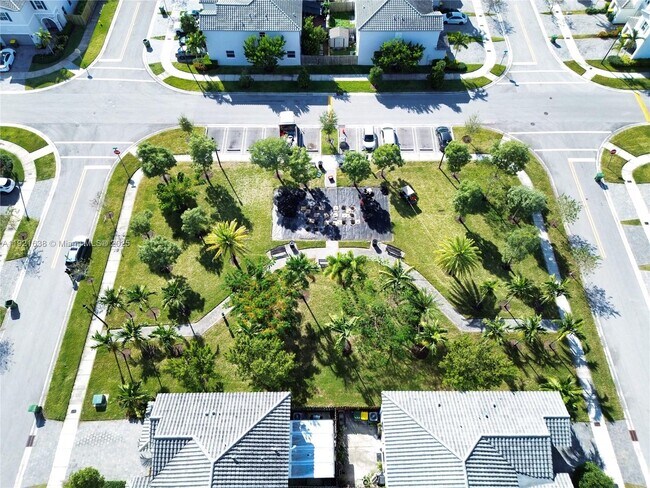 Building Photo - 2636 SE 13th Ct