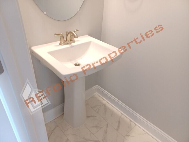 Building Photo - Lovely 4 BD 2-Car Garage Home @ Cottages a...