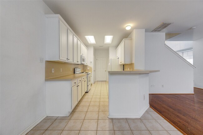 Building Photo - 225 Summerhaze Cir