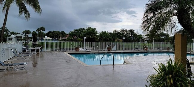 Building Photo - 2420 NW 33rd St