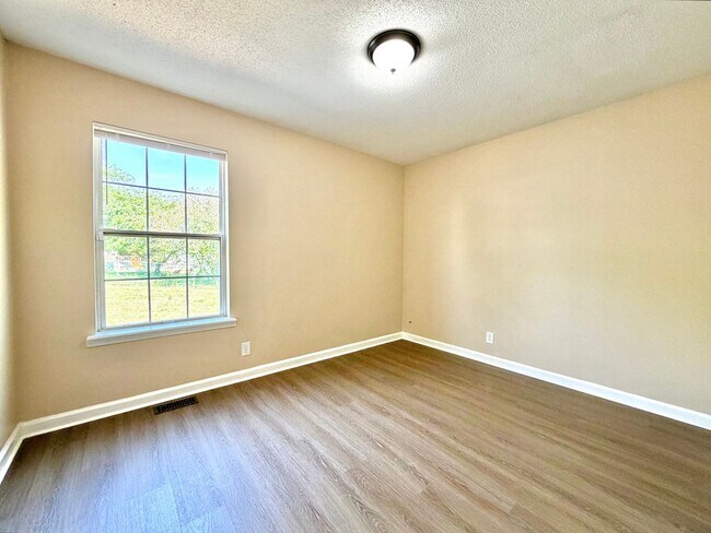 Building Photo - 1215 Marla Dr