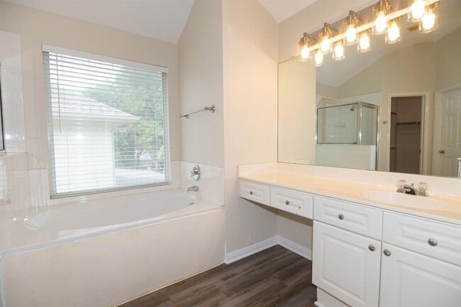 Building Photo - 13416 Anacapo Cove