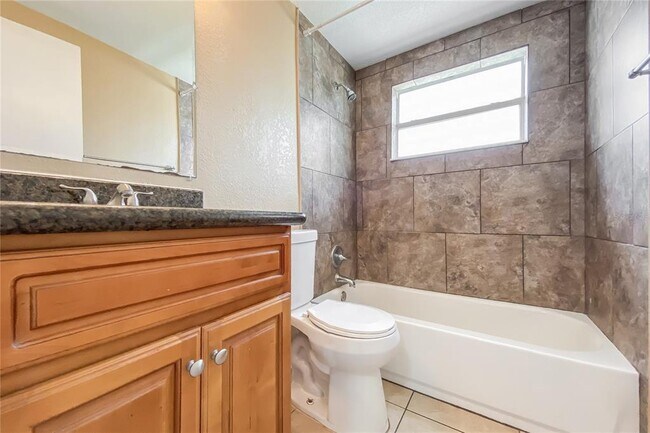 Building Photo - 1753 Kenilworth St