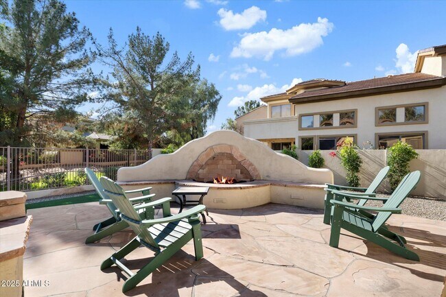 Building Photo - 1925 W Olive Way