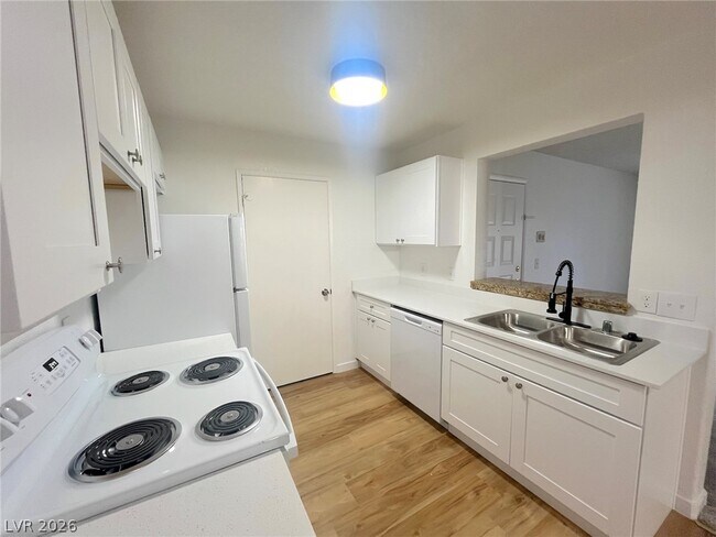 Building Photo - 221 Mission Newport Ln