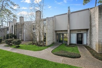 Building Photo - 2113 Lake Village Dr