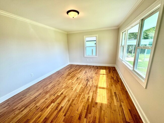 Building Photo - Freshly Renovated in Athens City! Lawncare...