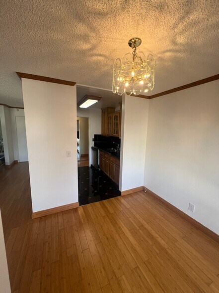 Building Photo - 2 Commodore Dr