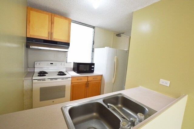 Building Photo - Salt Lake - Pikake Manor 2 bed, 1 bath, 2 parking