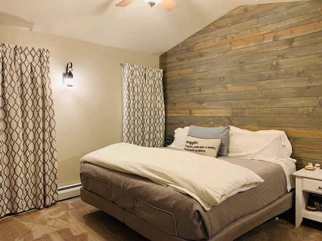 Building Photo - Spacious 4-Bed + Loft, 2.5-Bath Home with Stunning Mountain Views