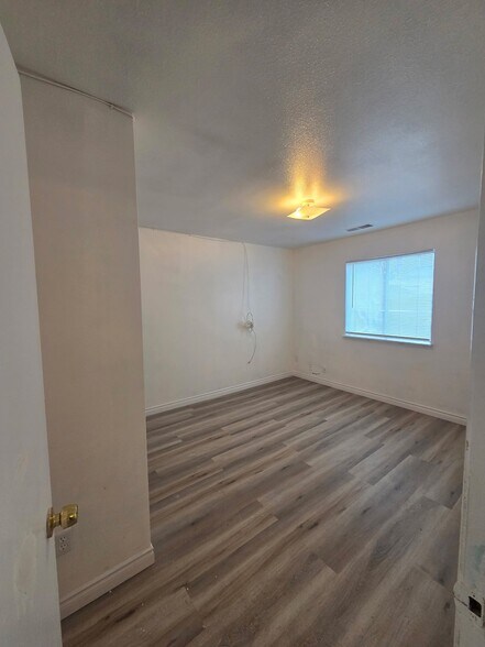 Building Photo - 508 S Dearing Ave