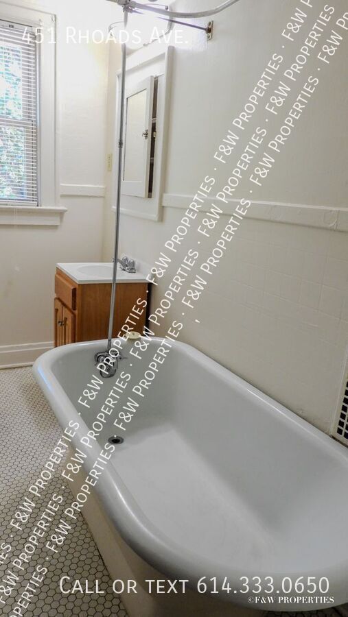 Building Photo - 451 Rhoads Ave