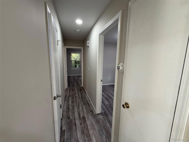Building Photo - 15895 Cambridge Dr