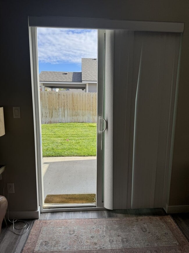 Building Photo - Furnished Hermiston Rental