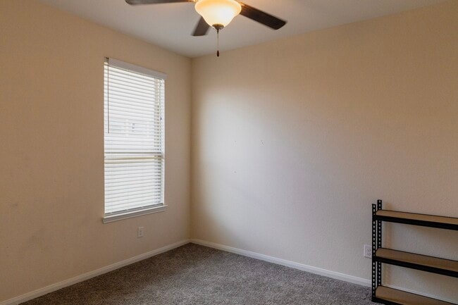 Building Photo - 221 White Wing Ln