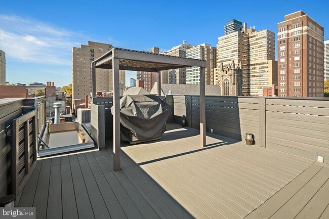 Building Photo - 317 S 18th St