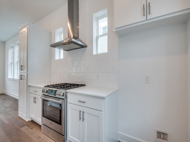 Building Photo - Welcome to a beautiful Craftsman-style end...