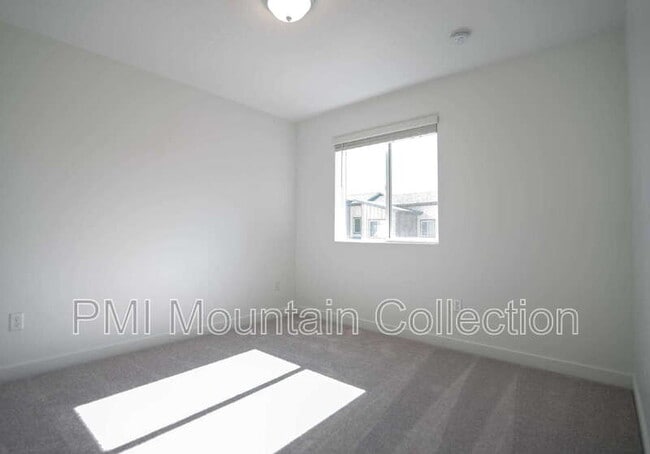 Building Photo - 2484 Wildwood Ln