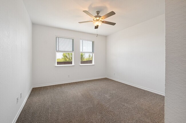 Building Photo - Homey 4 Bedroom, 2 Bath, 1-Story Home in H...