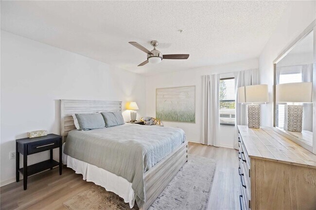 Building Photo - 3607 E Bay Dr