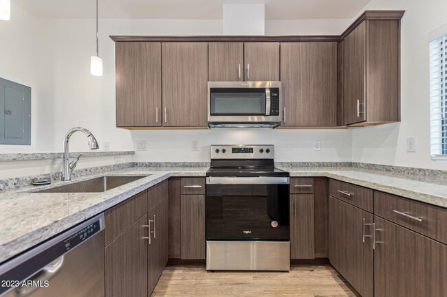 Building Photo - 2063 E Lemon St