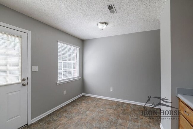 Building Photo - 2165 S Milledge Ave