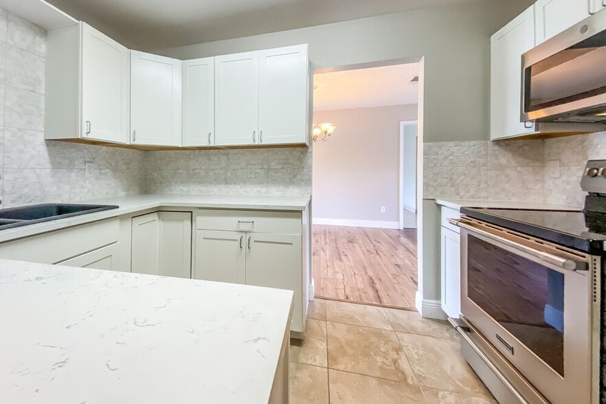 Building Photo - 4459 Springwood Rd