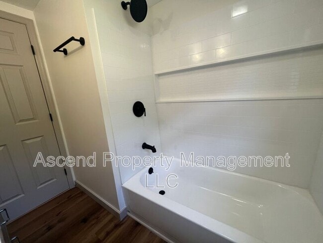 Building Photo - 342 Julian Rd