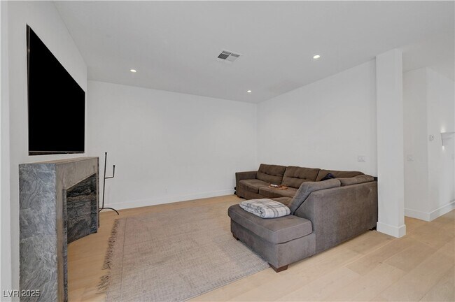 Building Photo - 1108 Daytona Ln