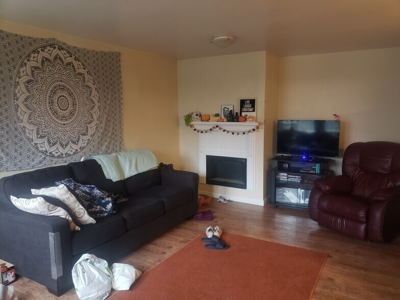 Building Photo - 1358 NW Hall Dr