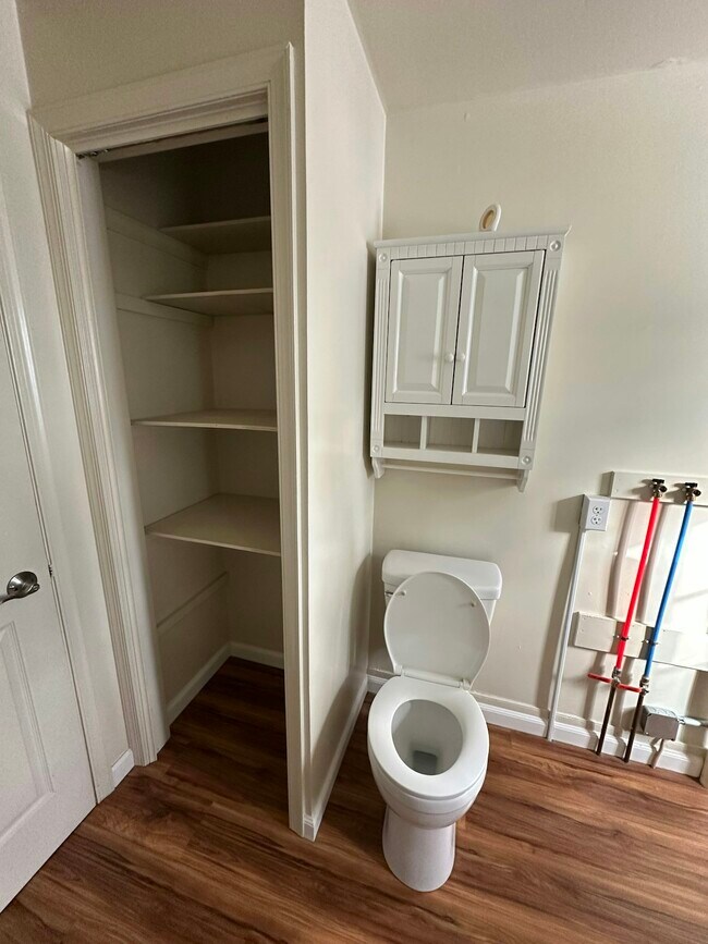 Building Photo - 2 W Big Spring Ave