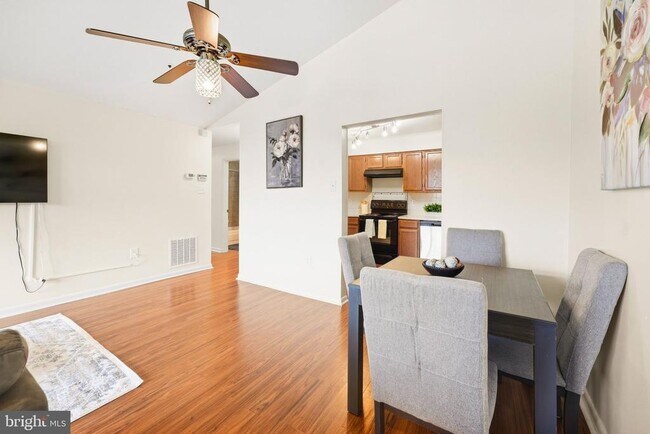 Building Photo - 8792 Grasmere Ct