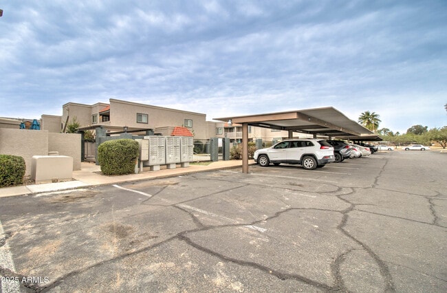 Building Photo - 2311 E Hartford Ave