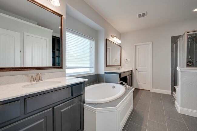 Building Photo - Welcome to this beautiful 4-bedroom, 3.5-b...