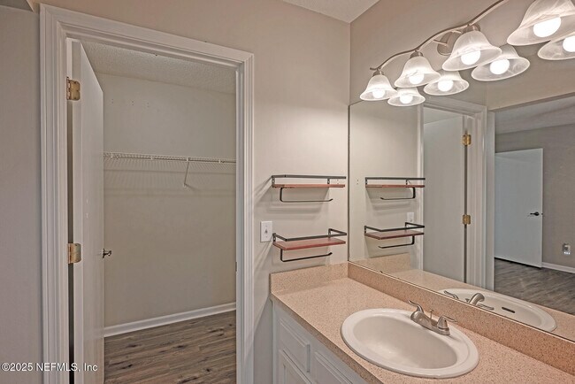 Building Photo - 7728 Pikes Peak Dr
