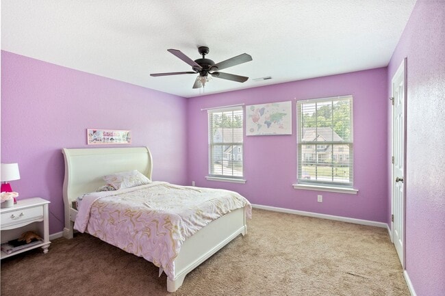 Building Photo - Beautiful 4 Bed 2.5 Bath